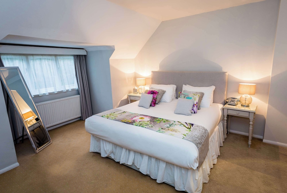Suite, 1 King Bed, Non Smoking (Larger Room) - Photo 1