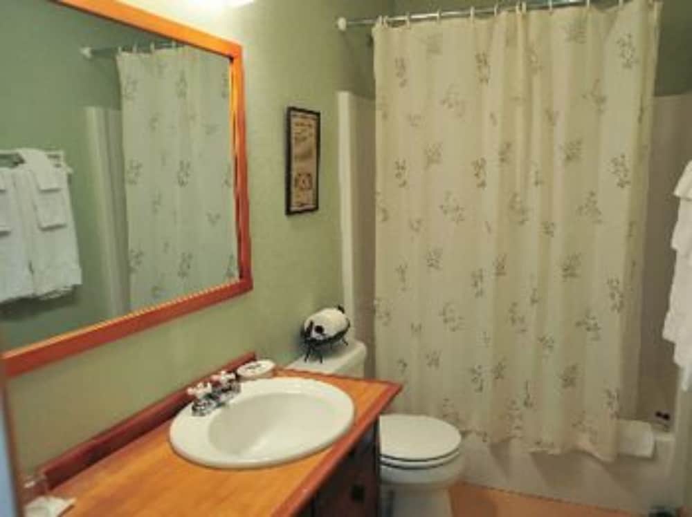 Room, Private Bathroom (Fern Room) photo 3