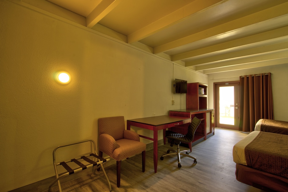 Room, 2 Queen Beds, Accessible, Refrigerator & Microwave photo 3