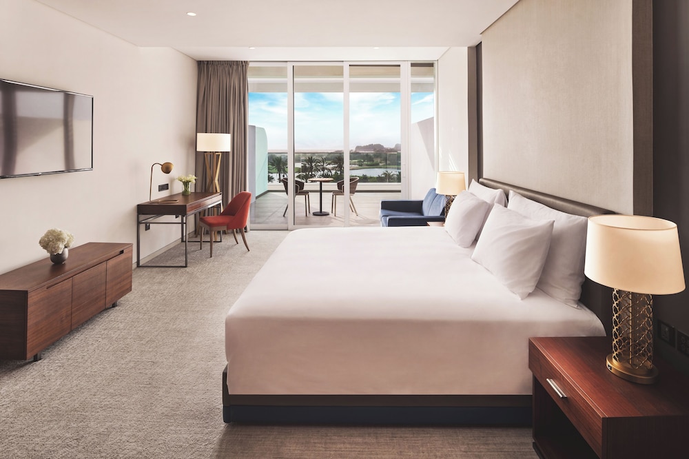 Two Bedroom Outdoor Jacuzzi Suite with Access to Lounge, 3 Pools & Mall Shuttle thumbnail 5