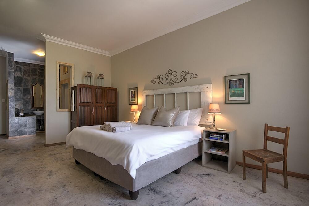 Room (4)