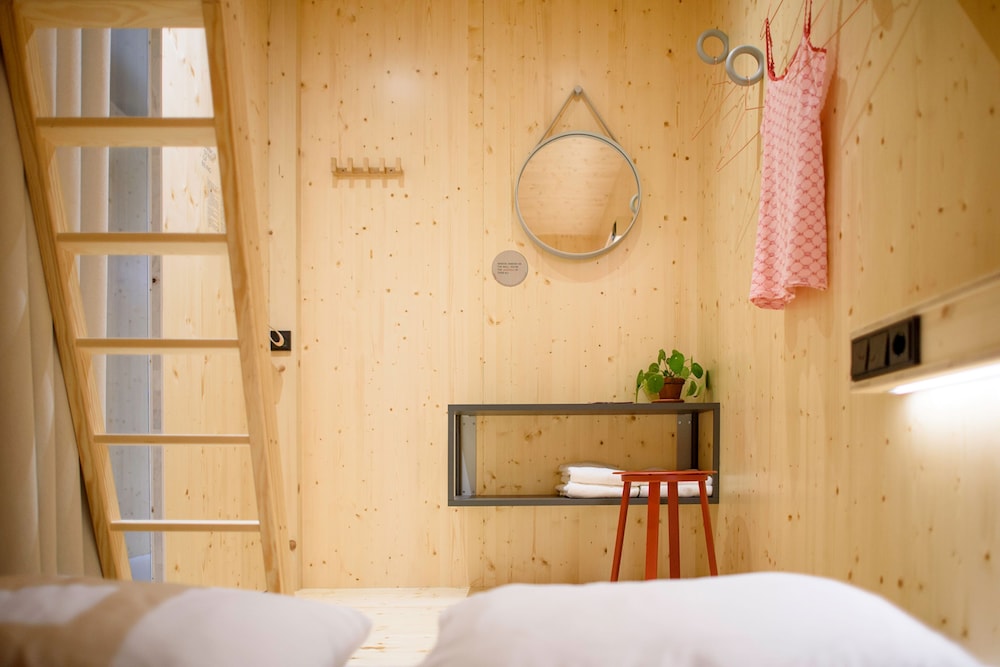 4 Person Bunk Unit Pod in Shared Dormitory (2 pods)