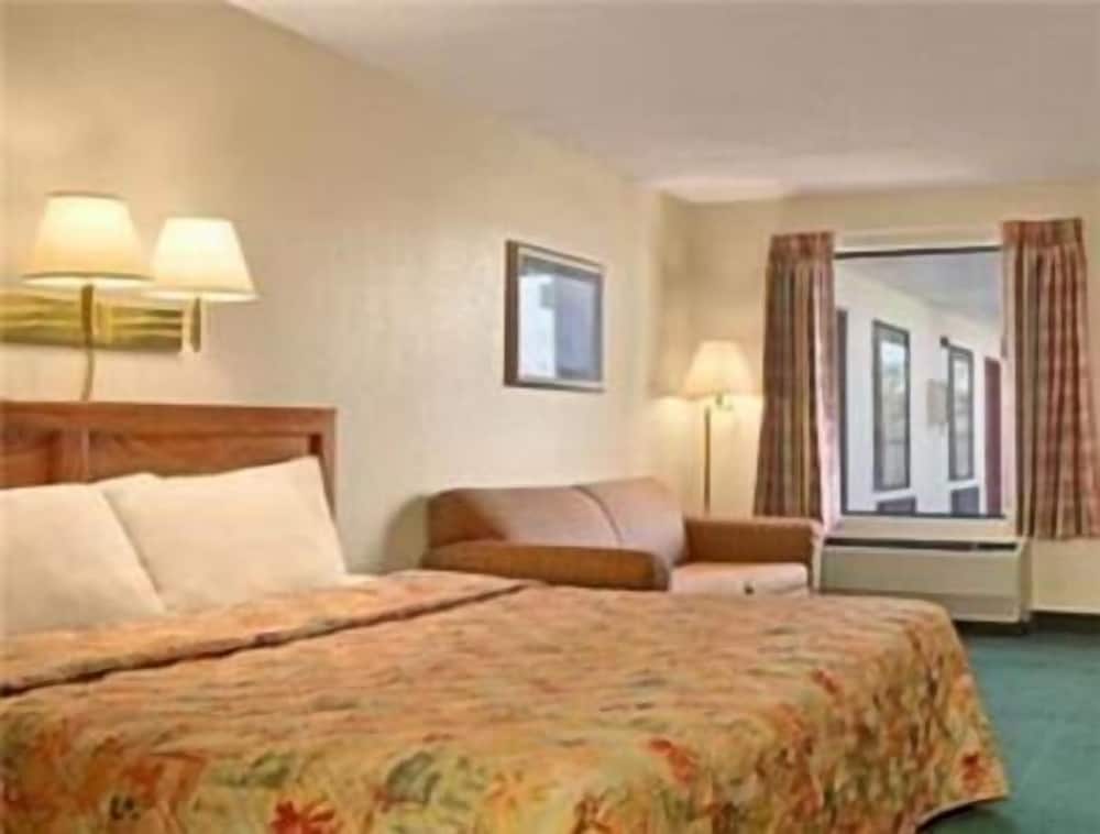 Suite, 2 Queen Beds, Non Smoking - Photo 3