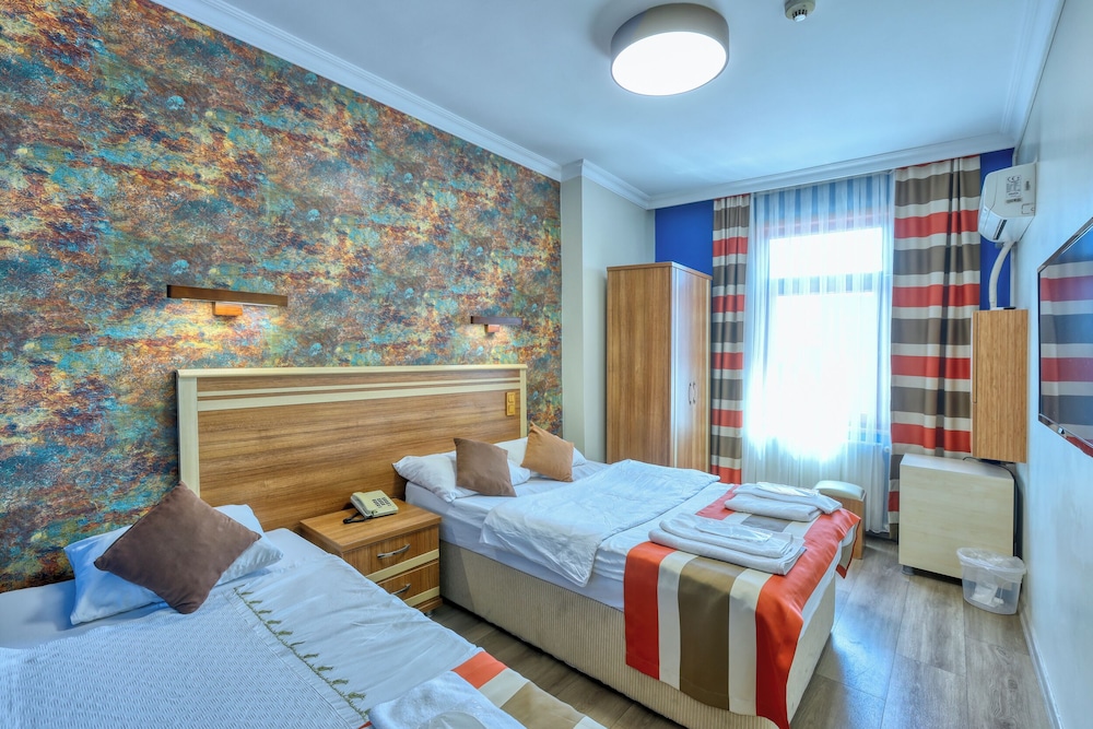 Standard Triple Room, Multiple Beds photo 1