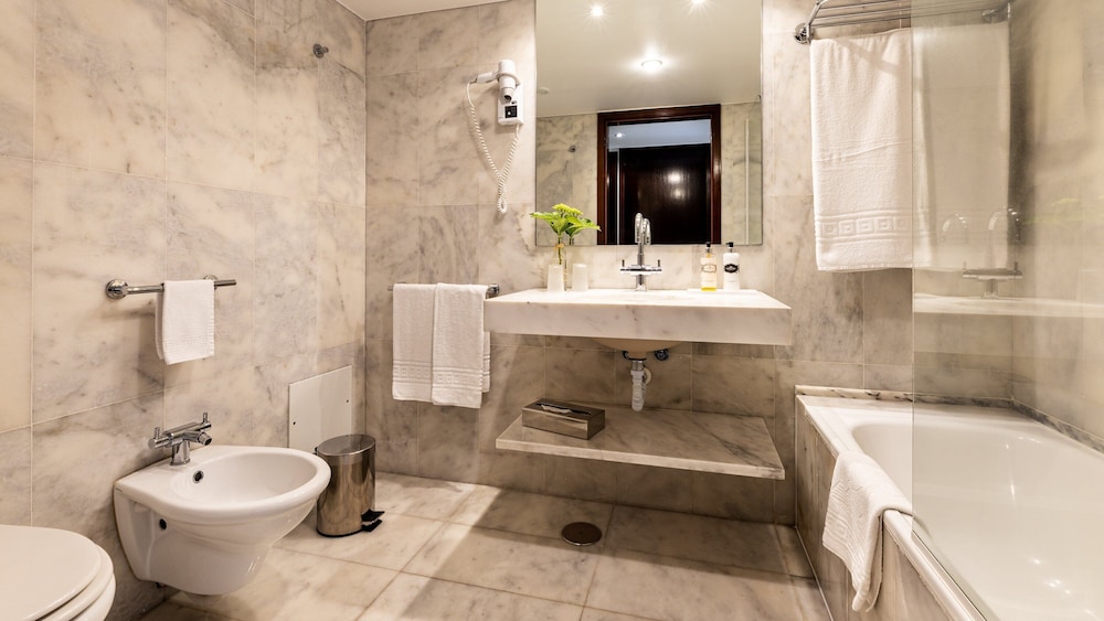 Superior Double or Twin Room - Photo 10