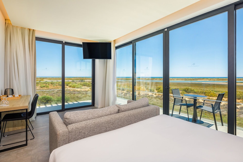 Premium Double Room, Partial Sea View photo 3