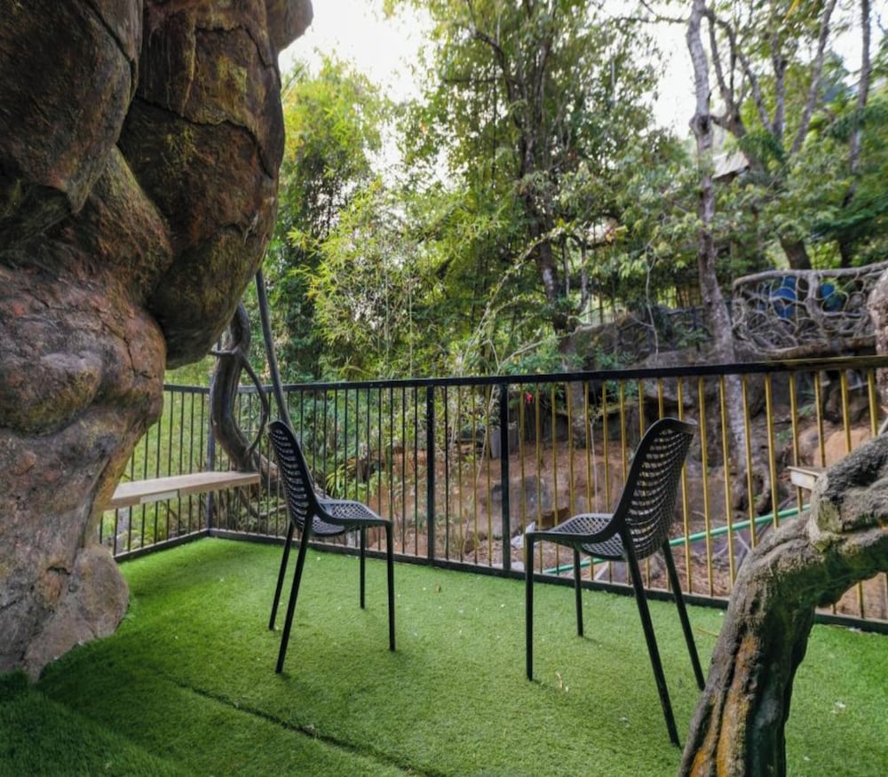 Traditional Villa, 1 King Bed, Bathtub, Park View