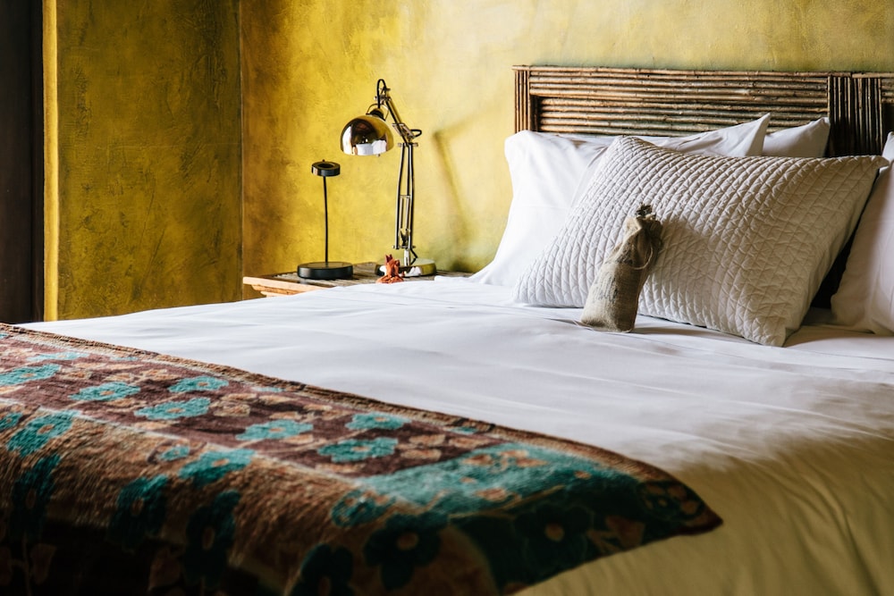 Superior Room, 1 King Bed, Courtyard View photo 2