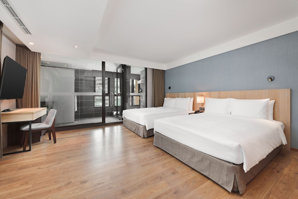 Classic Room, 2 Double Beds, City View photo 2