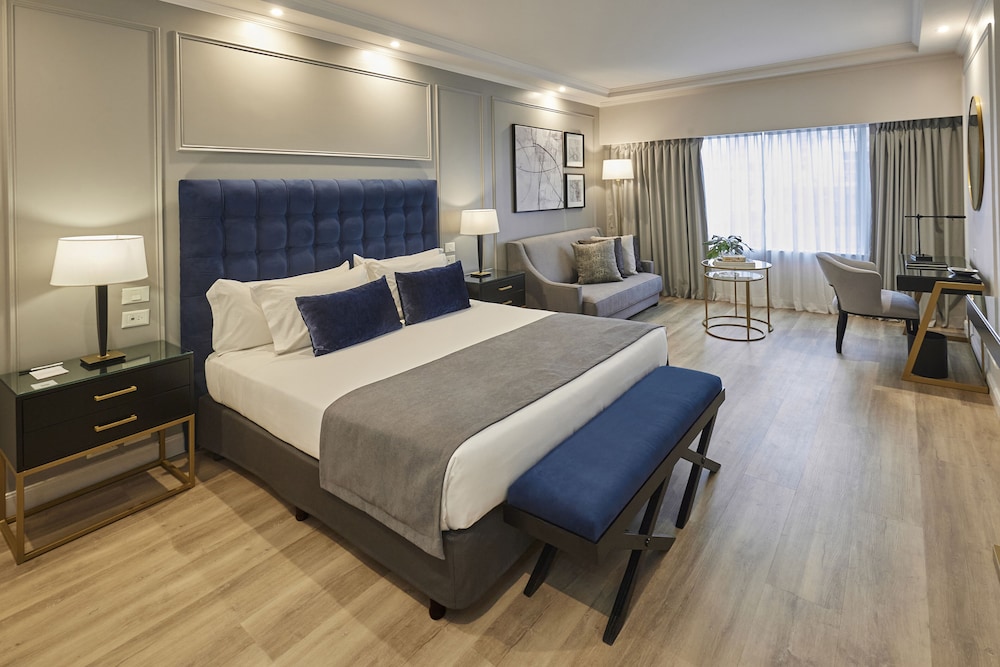 Deluxe Room, 1 King Bed, City View