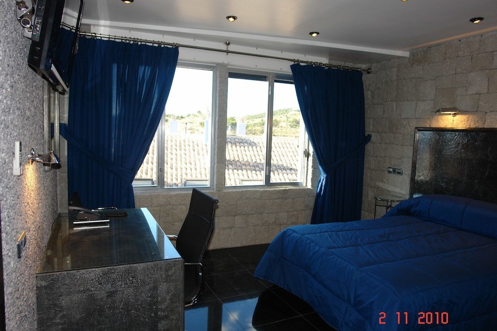 Double Room Single Use, 1 King Bed - Photo 1