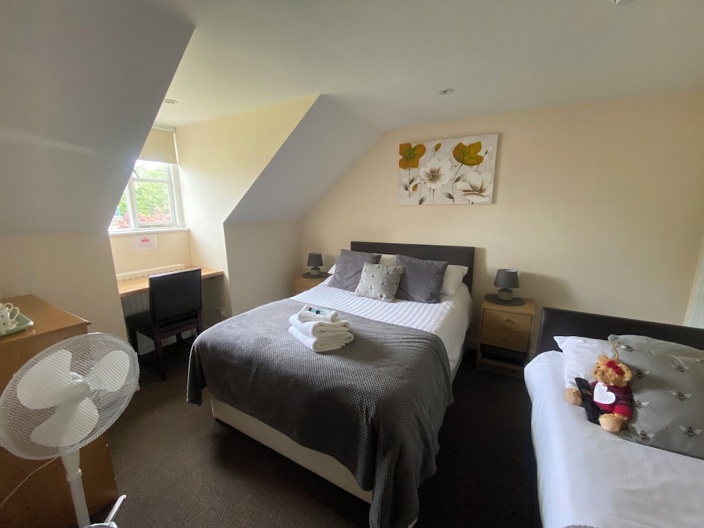 Standard Twin Room (Room 6)