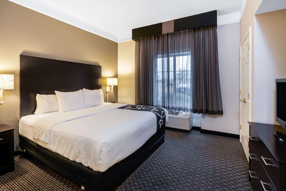 Room, 1 King Bed, Non Smoking - Photo 3