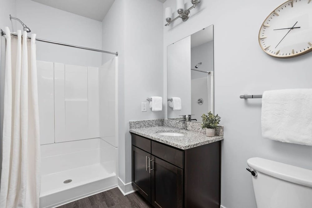 Cozysuites Nora 2BR Next to Whole Foods, 写真 35