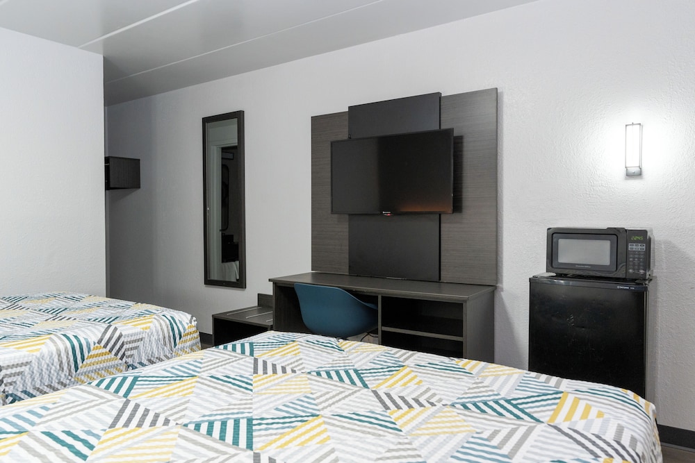 Deluxe Room, 2 Double Beds, Non Smoking, Refrigerator & Microwave - Photo 1