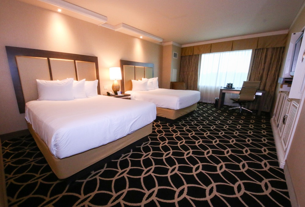 Rodeo Tower, 2 Queen Beds - Photo 1