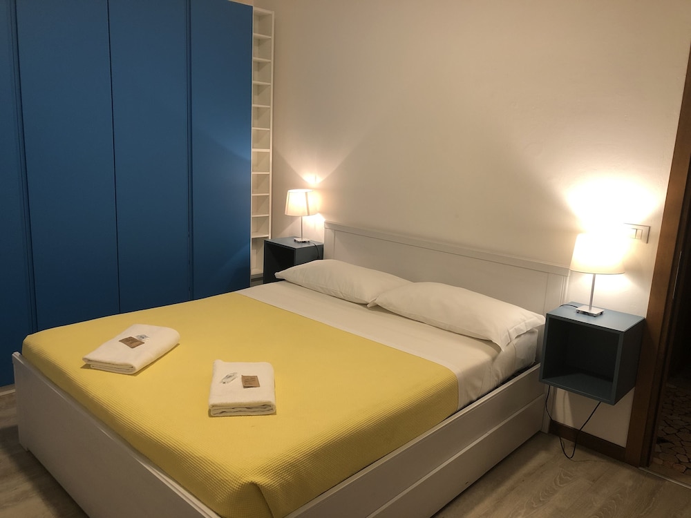 Double Room, Shared Bathroom, City View photo 1