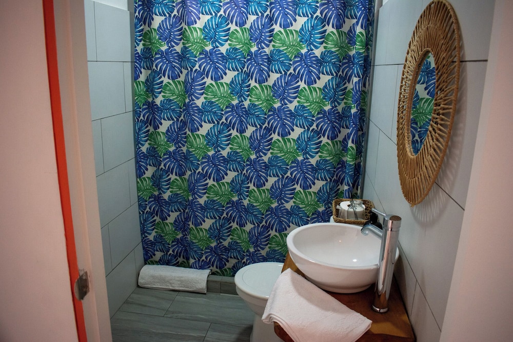 Deluxe Double Room, 1 Queen Bed, Private Bathroom photo 2