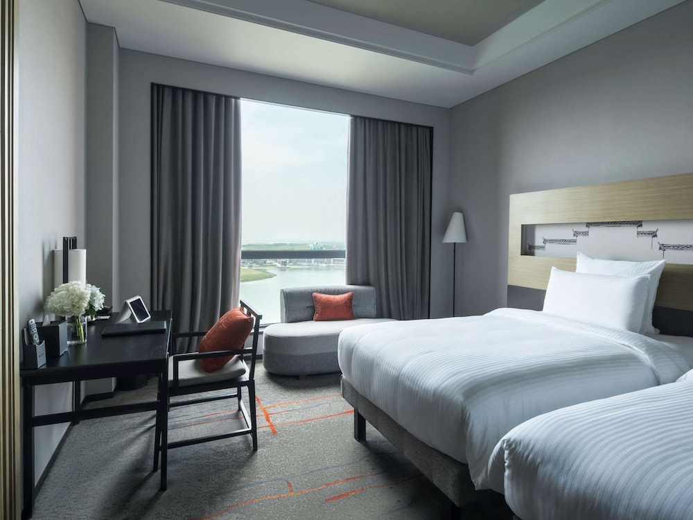Deluxe Room, 2 Twin Beds, Lake View photo 1