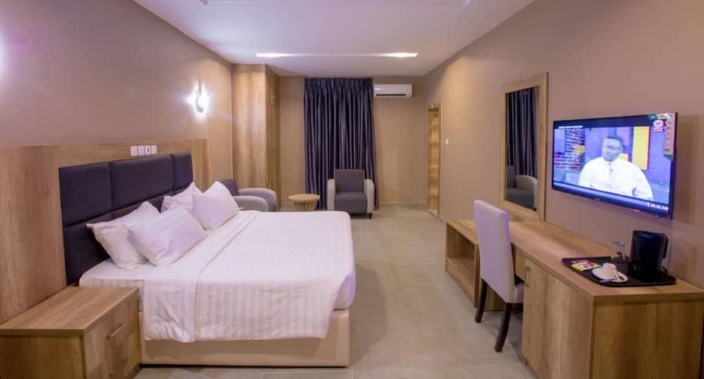 Suite - Photo 4
