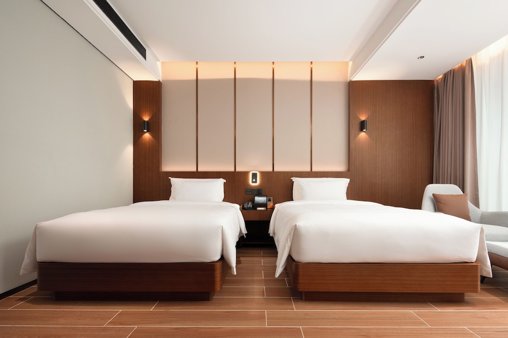 Standard Double or Twin Room, 2 Double Beds, City View photo 3