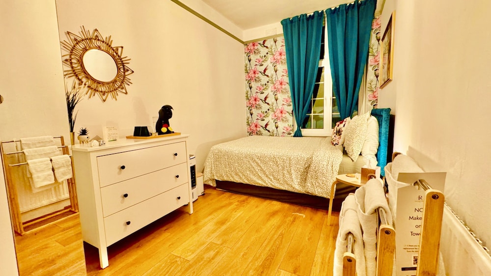 Basic Room, 1 Double Bed, Non Smoking, Shared Bathroom (R7) photo 1