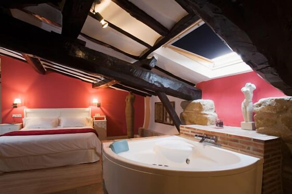 Suite - Photo 2