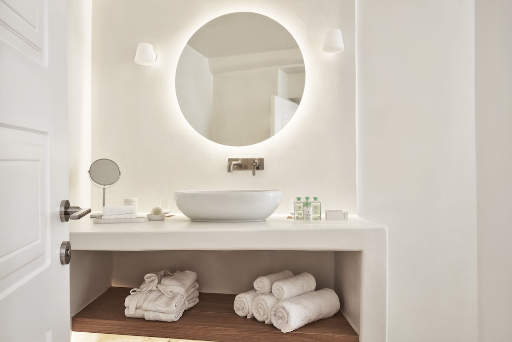 Junior Suite, Jetted Tub (Wet) - Photo 7