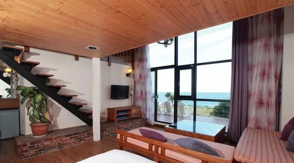 Suite, Ocean View (8 Pax) photo 3