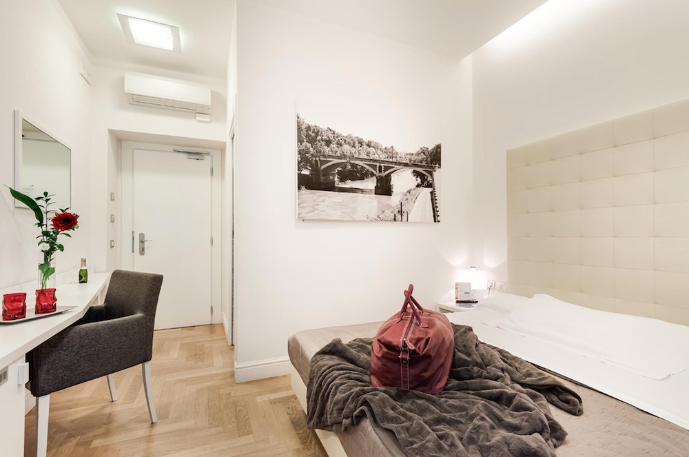 Economy Double Room (Breakfast at Navona Street Hotel) photo 3