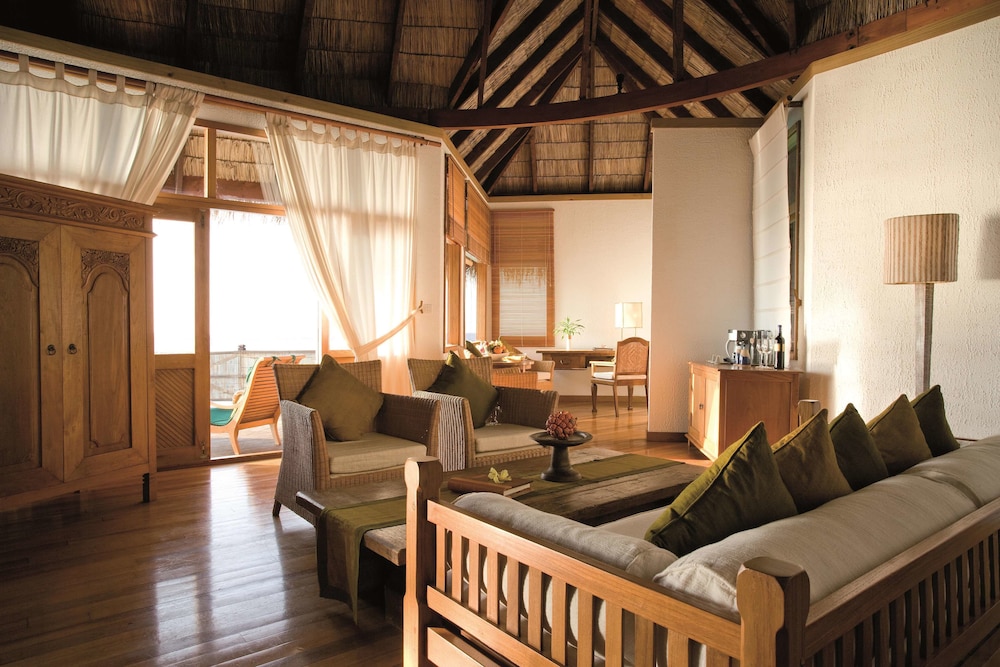 Sunset Lagoon Villa - Photo 2