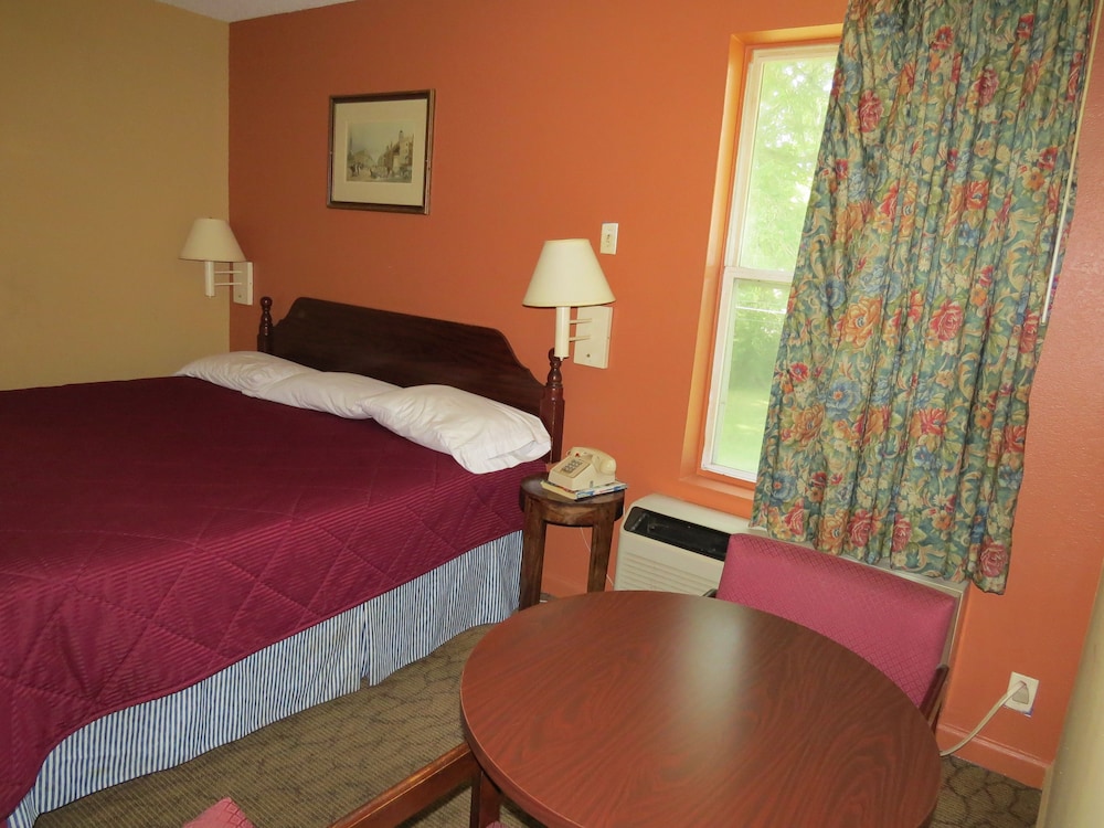 Standard Room, 1 King Bed, Non Smoking photo 2
