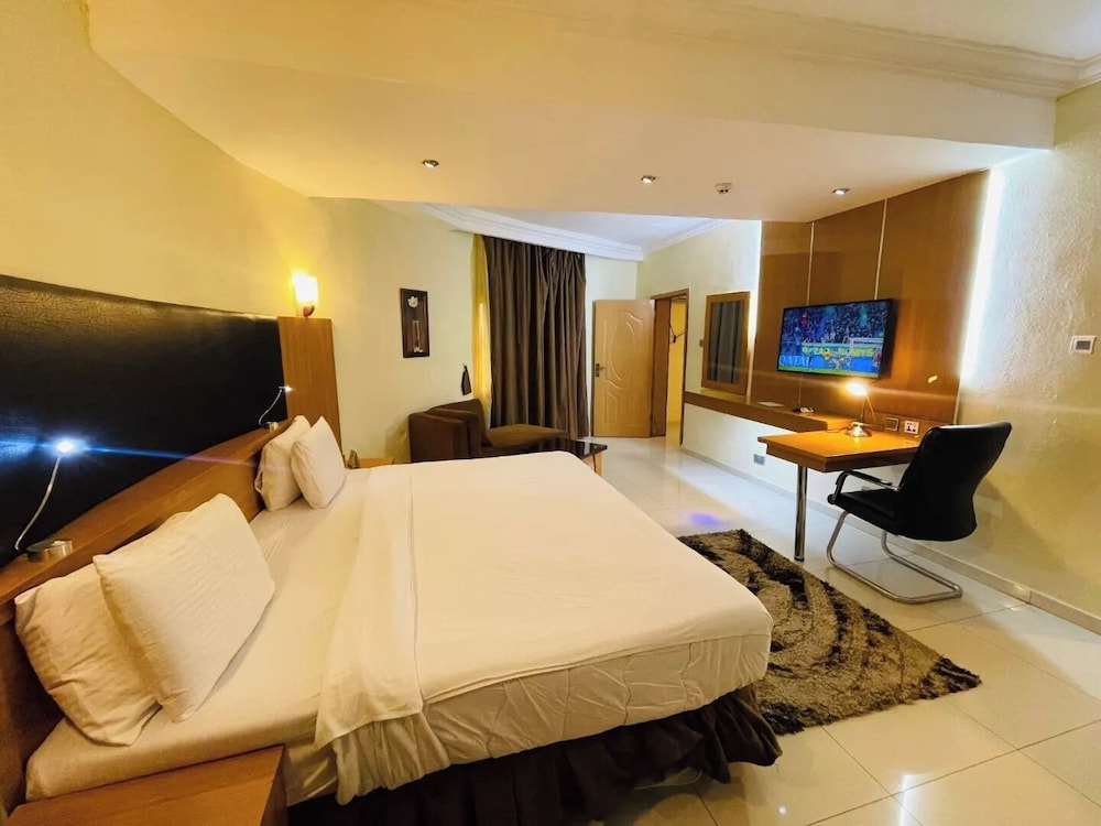 Economy Room, Balcony, City View photo 3