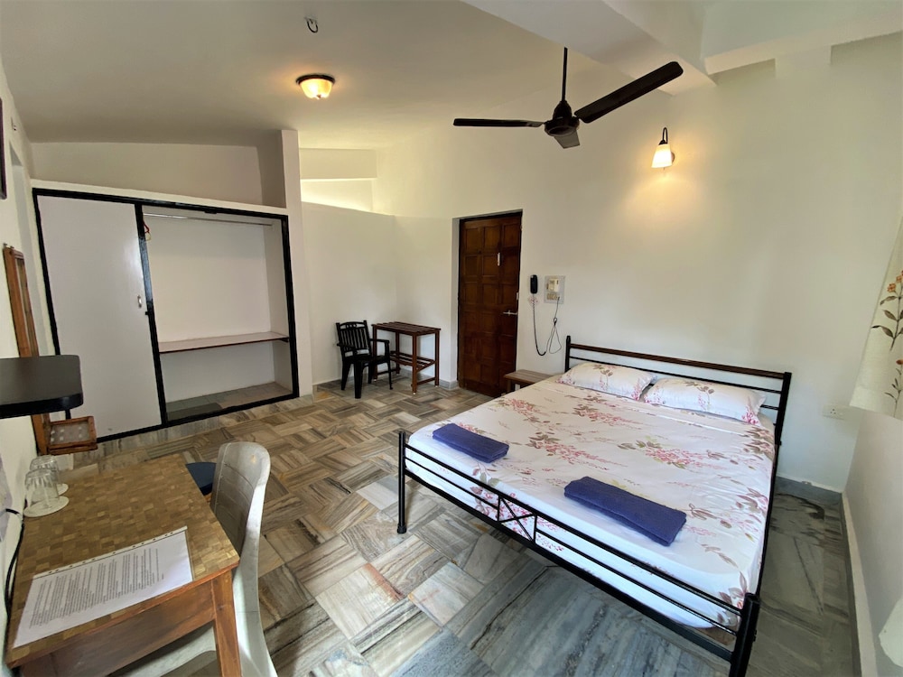 Classic Twin Room Non A/C photo 1