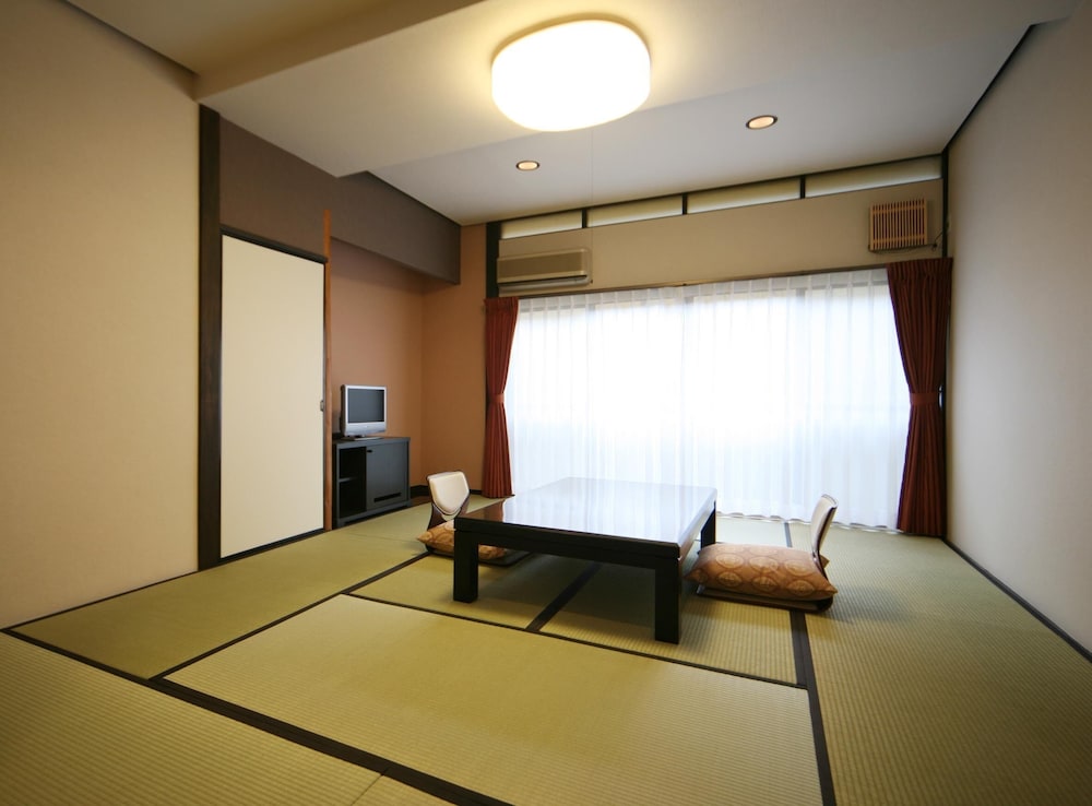 Japanese Style Twin Room with Private Toilet and Shared Bath (8 Tatami-mats) photo 2
