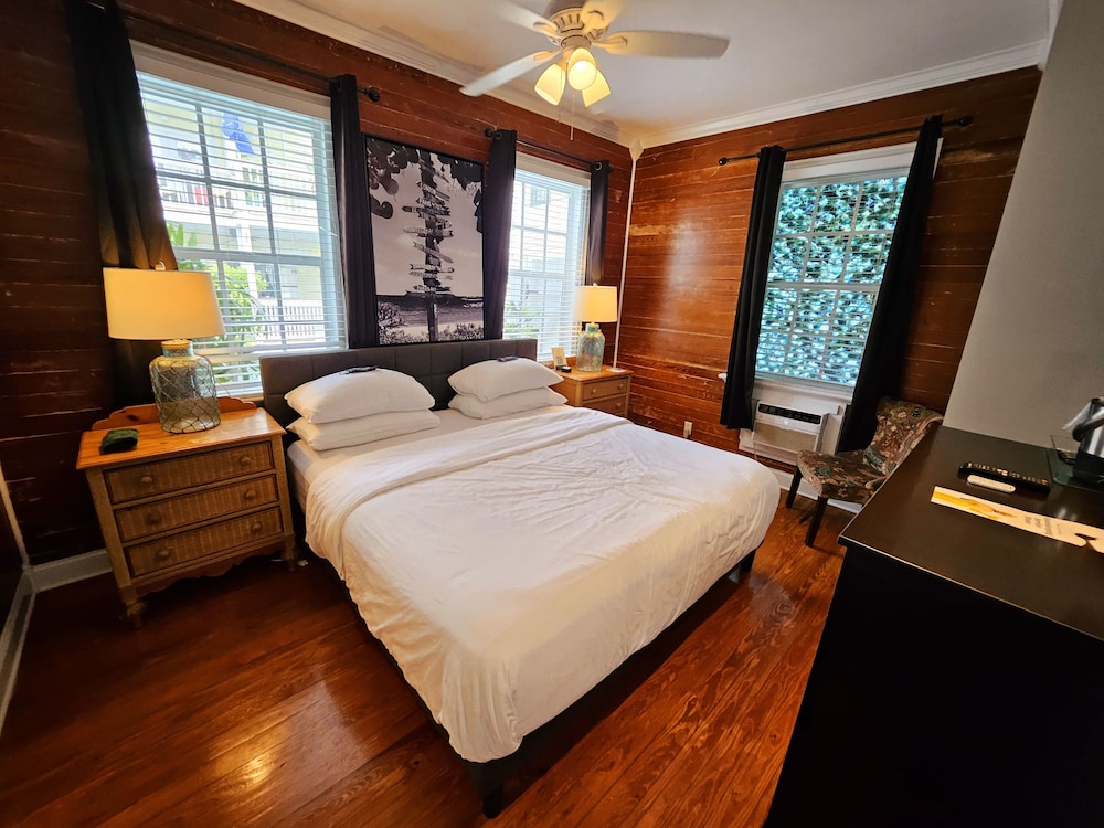 Room 27A - Standard - King Bed - Adults Only 21+