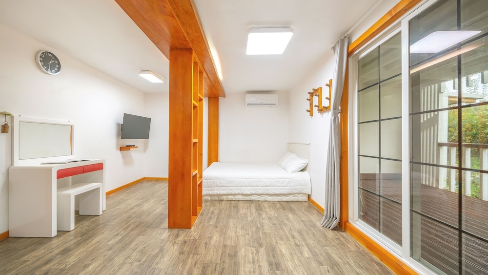 Basic Room, 1 Bedroom (Room 107) - Photo 1