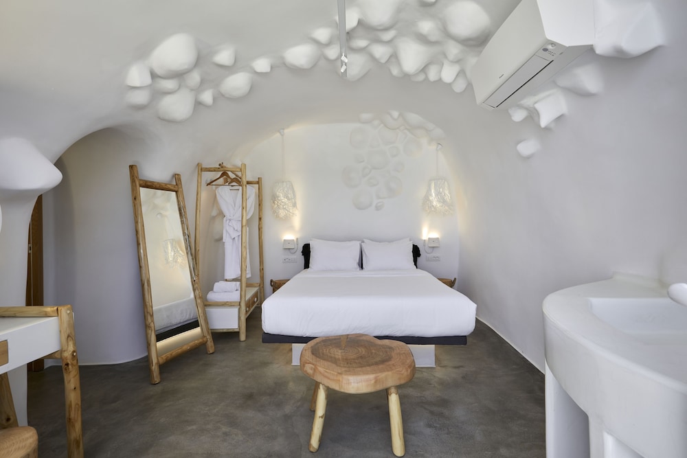 Cave Suite Seaview Private heated pool