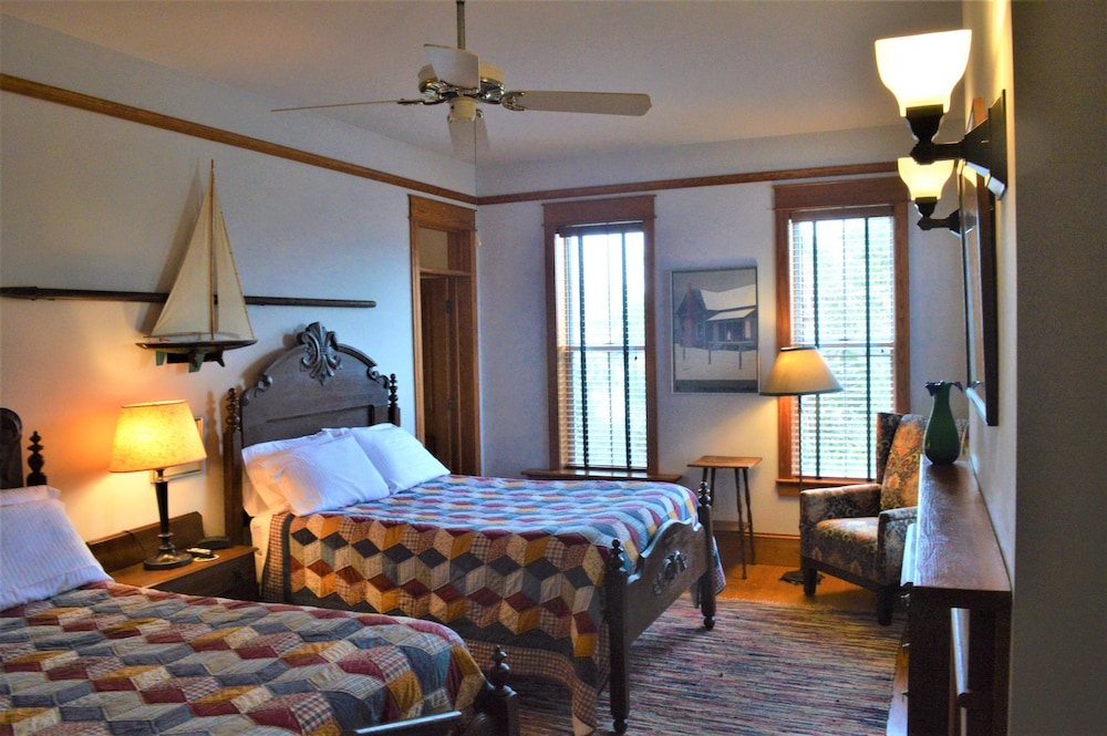 Classic Double Room, 2 Double Beds, Private Bathroom, Bay View