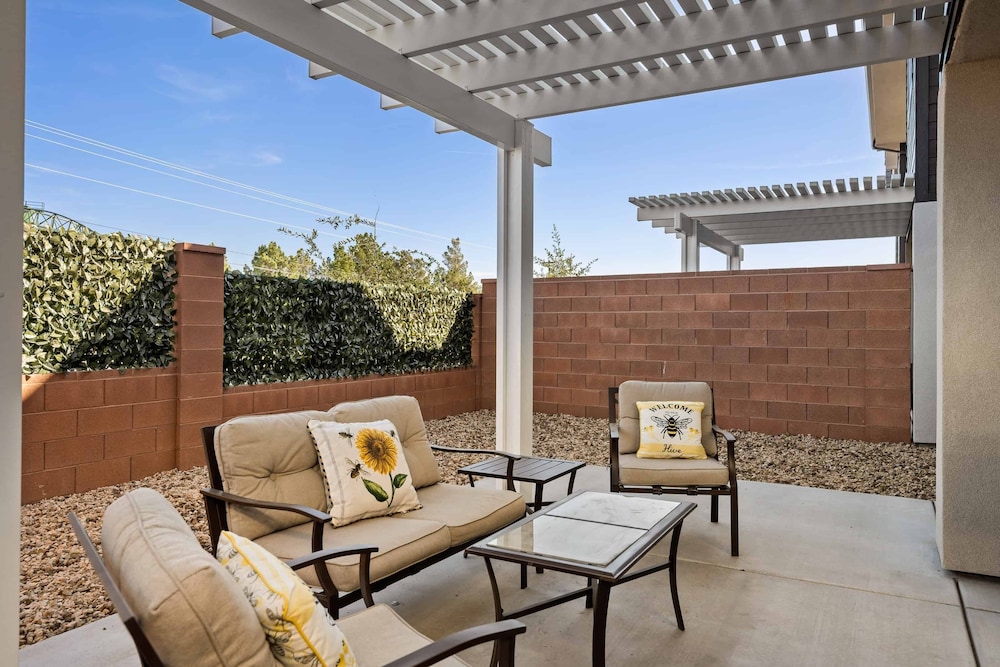 Townhome, 3 Bedrooms photo 2