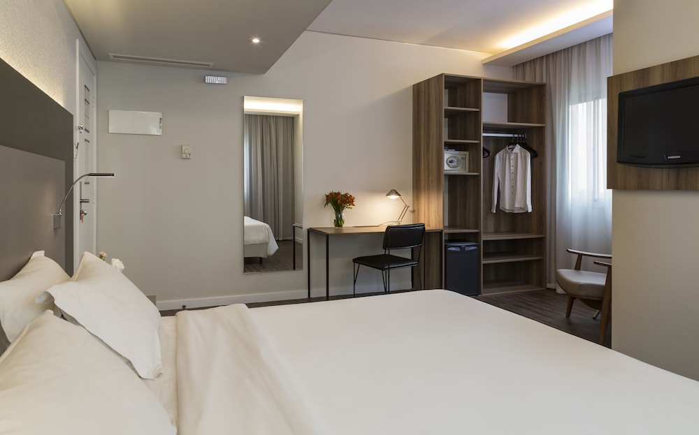 Luxury Room, 1 Queen Bed - Photo 3
