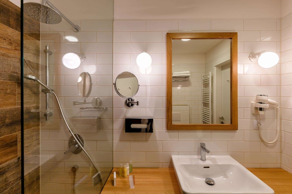 Superior Double Room, 1 King Bed, Balcony (1st floor)