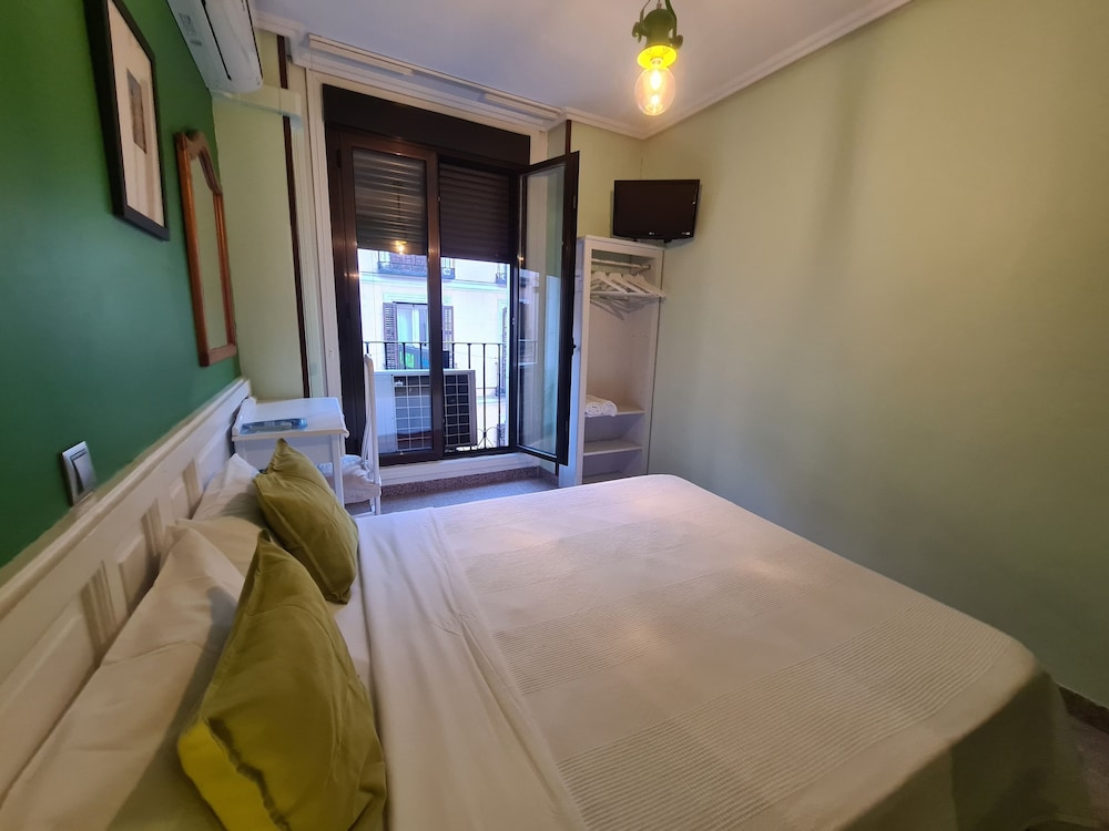 Basic Double Room photo 3