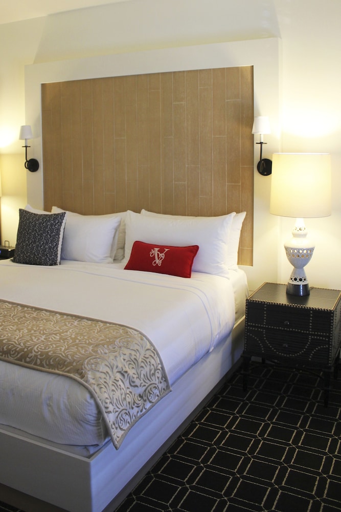 Traditional Room, 1 King Bed - Photo 3