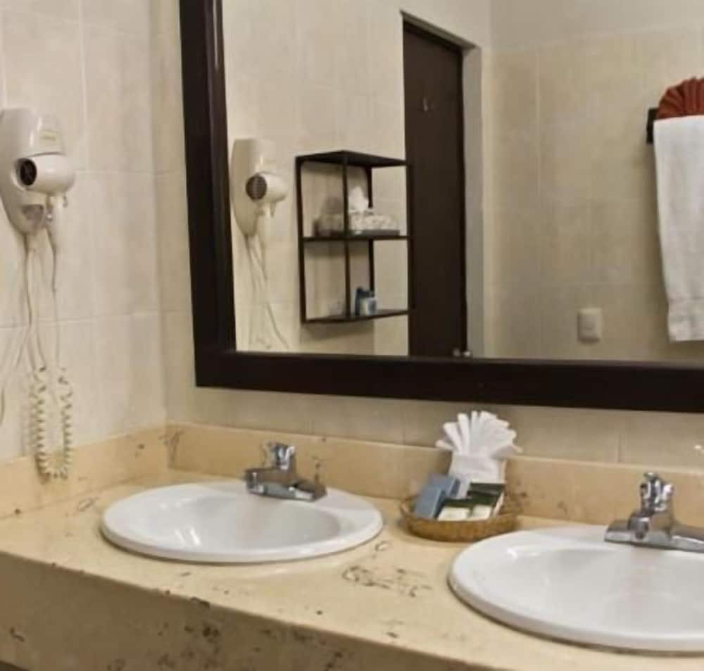 Deluxe Twin Room - Photo 2