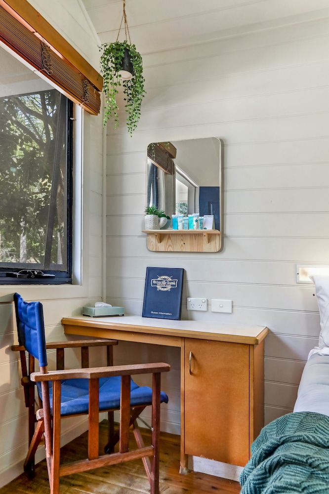 Basic Room, Shared Bathroom (Surf Sharks) photo 2