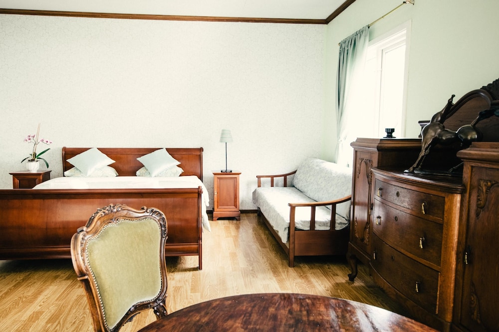Superior Triple Room, Lake View photo 1