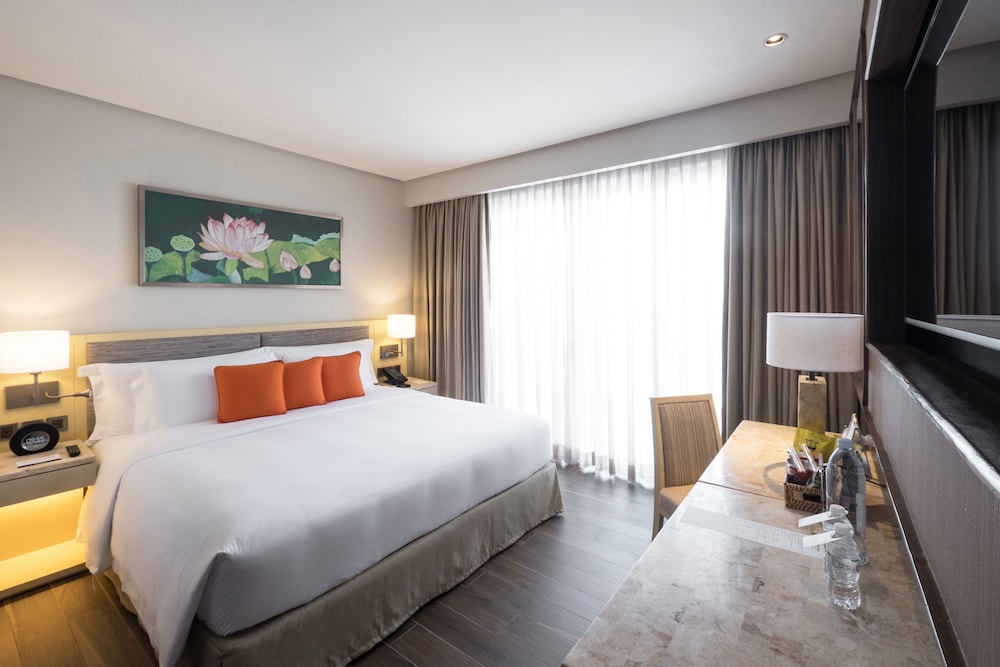 Deluxe Room, 1 King Bed - Photo 2