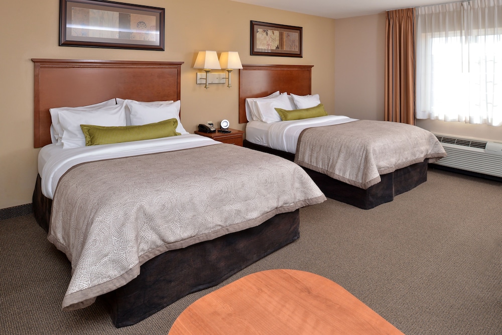 Studio, 2 Queen Beds, Accessible (Comm, Mobil, Roll-In Shower)