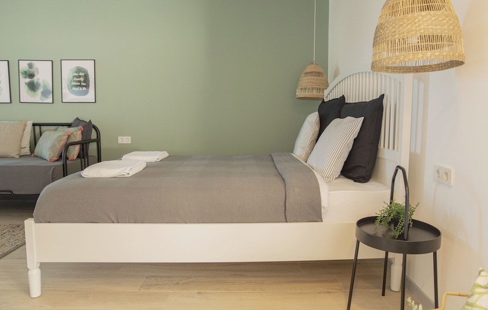 Double Room, 1 Queen Bed with Sofa bed - Photo 3